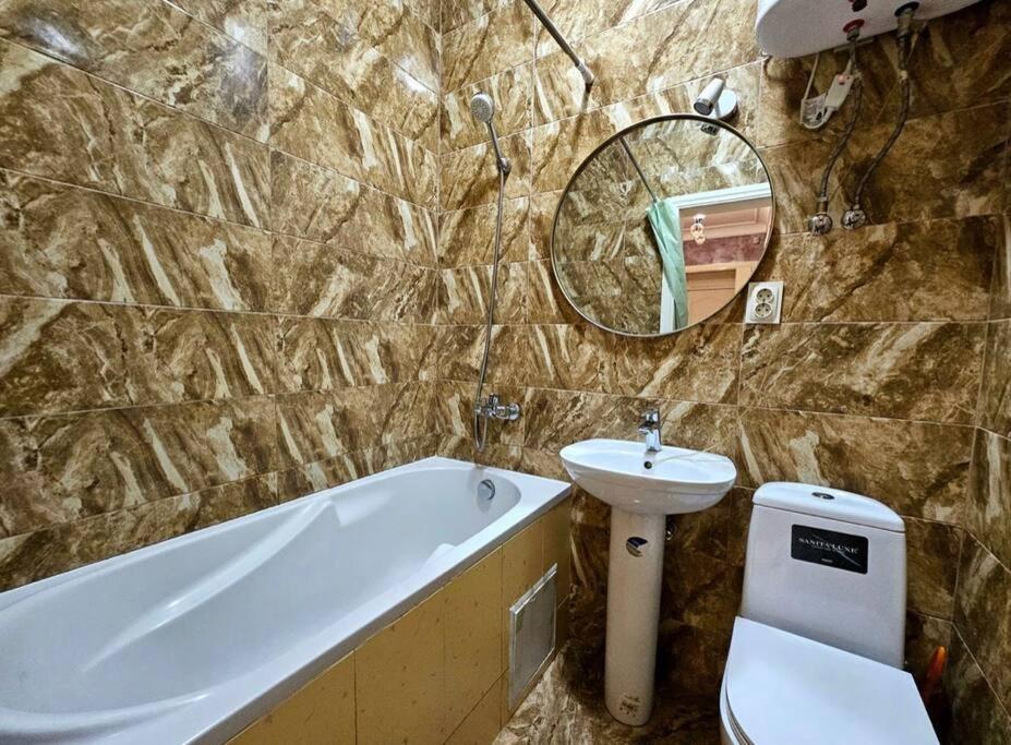 Luxury Apartment In The Center 基希讷乌 外观 照片
