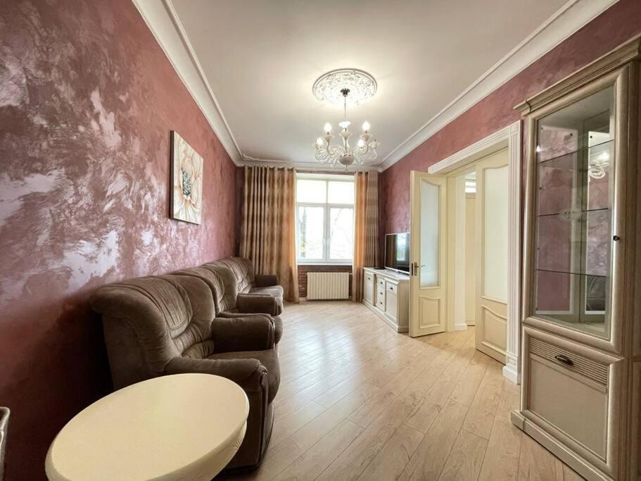 Luxury Apartment In The Center 基希讷乌 外观 照片