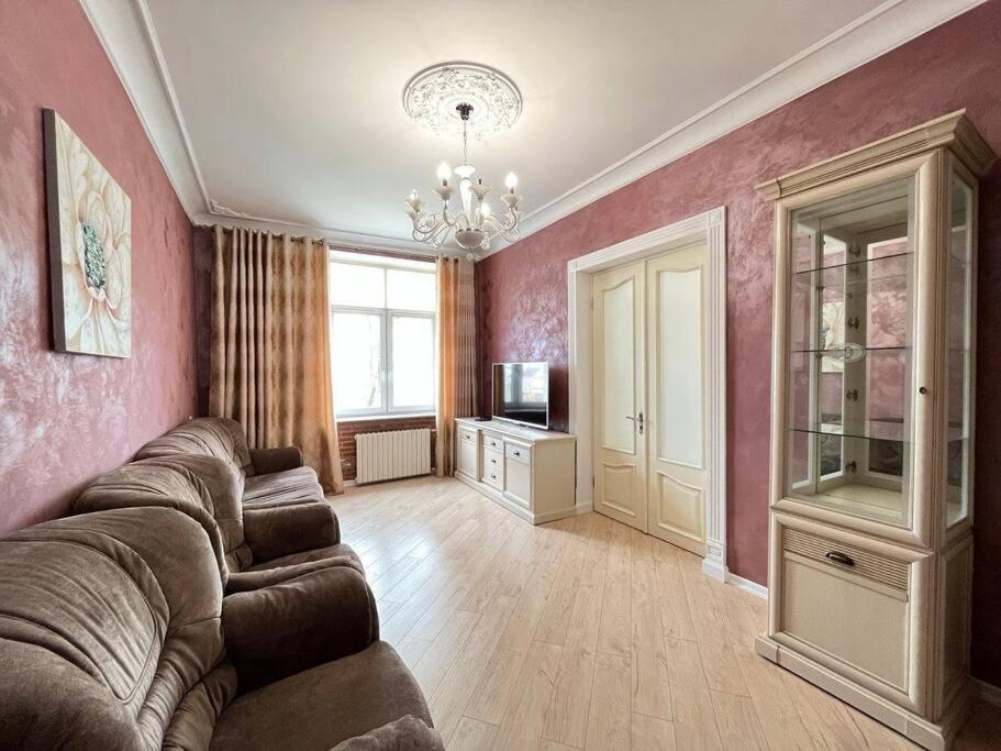 Luxury Apartment In The Center 基希讷乌 外观 照片
